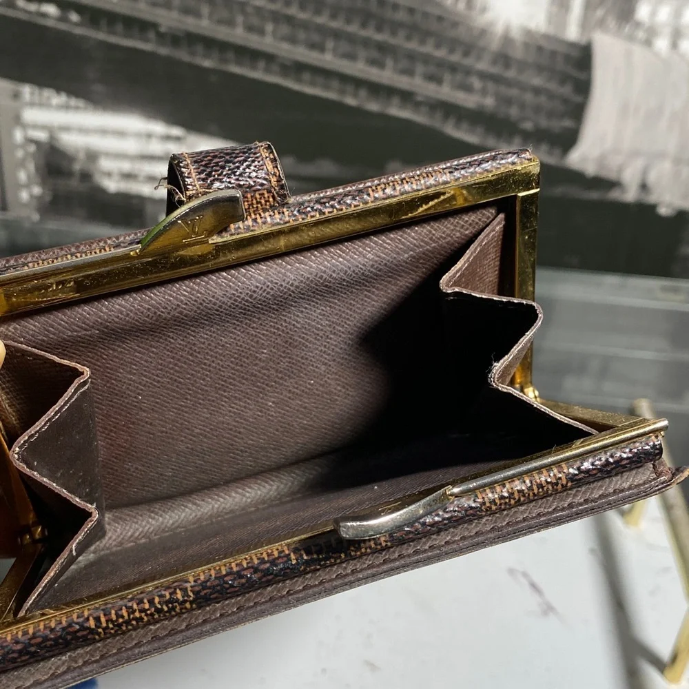 Authentic Louis Vuitton Damier Kisslock Wallet